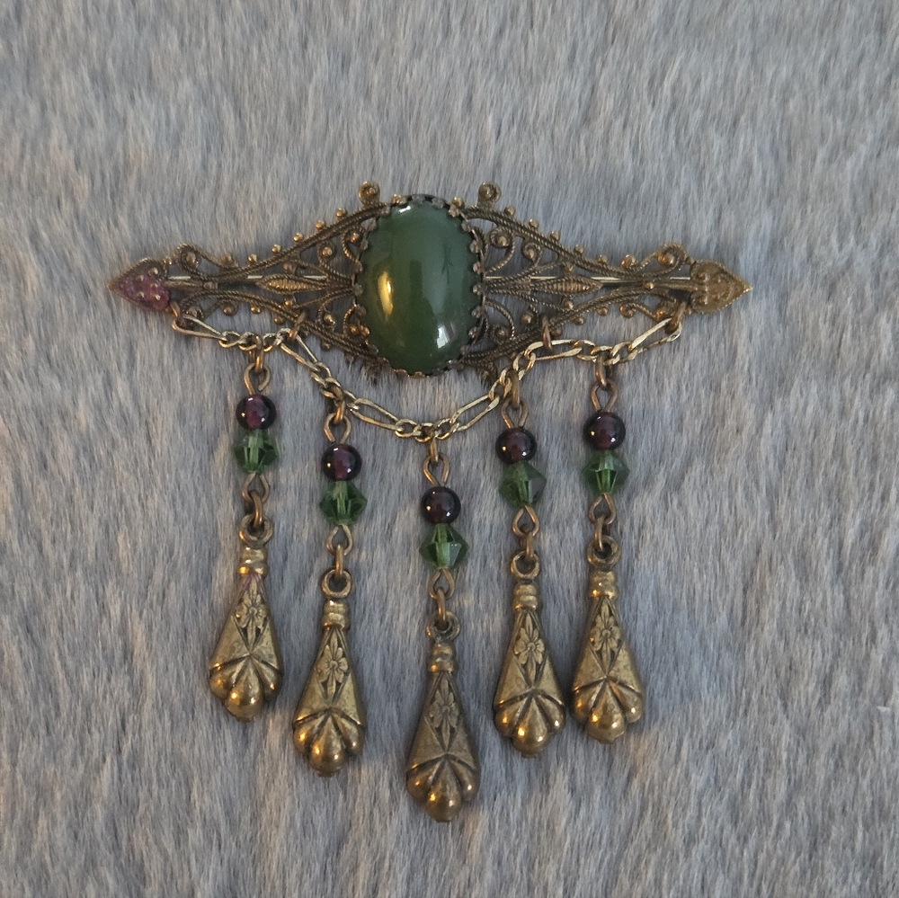 VTG Sadie Green Victorian Brass Filigree Green Cabochon Dangle Ornate Brooch